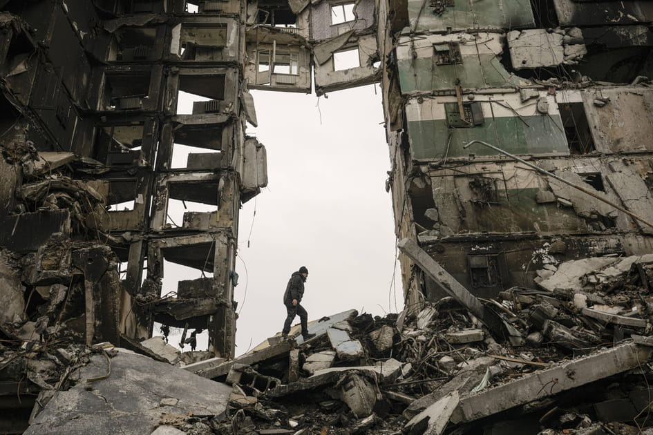 1&nbsp;an de la guerre en Ukraine&nbsp;: errance dans un immeuble d&eacute;truit