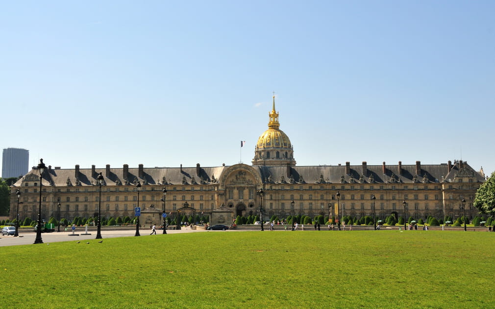 L&rsquo;esplanade des Invalides et les Taxis de la Marne