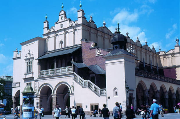 Façade de la Halle aux Draps