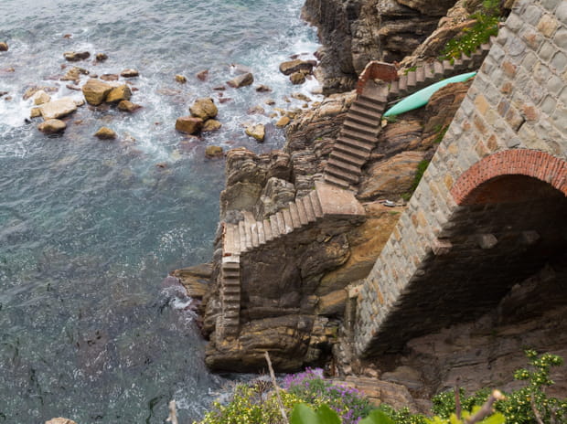 Les escaliers escarpés