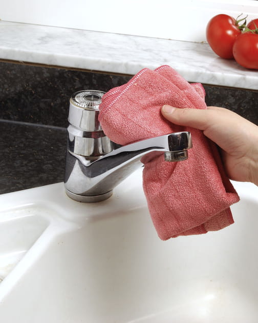 Essuyer &eacute;vier et lavabo apr&egrave;s utilisation