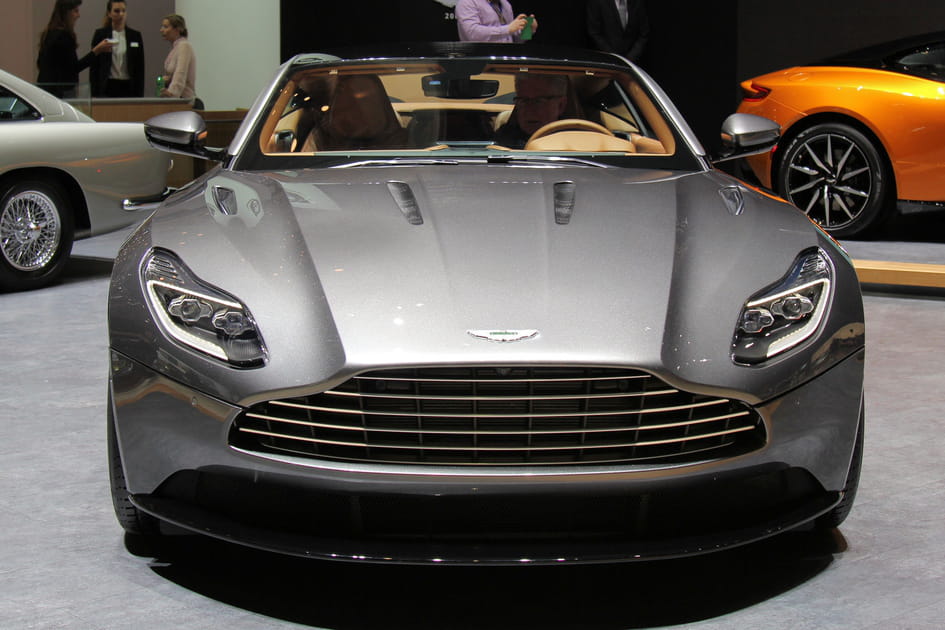 Aston Martin DB11