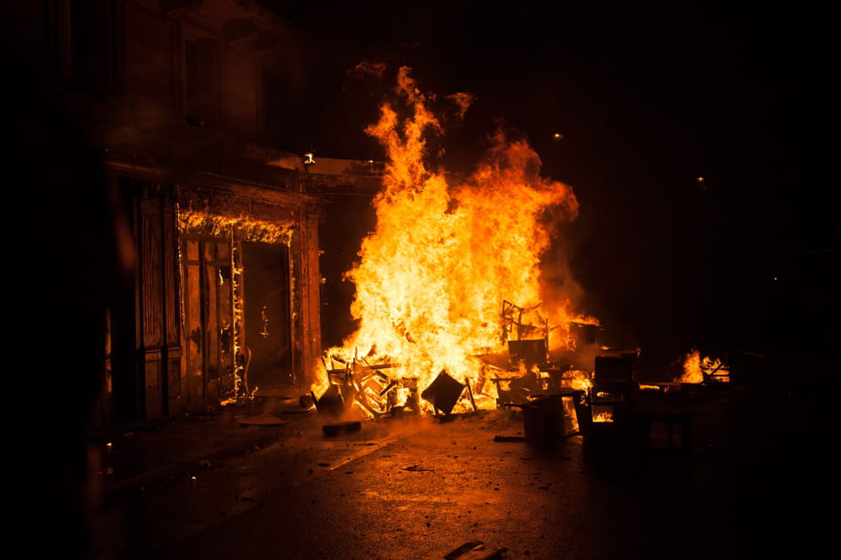 Gilets jaunes&nbsp;: les images choc &agrave; Paris