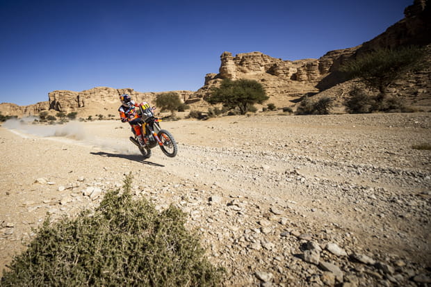 Le Dakar reprend en moto et en quad