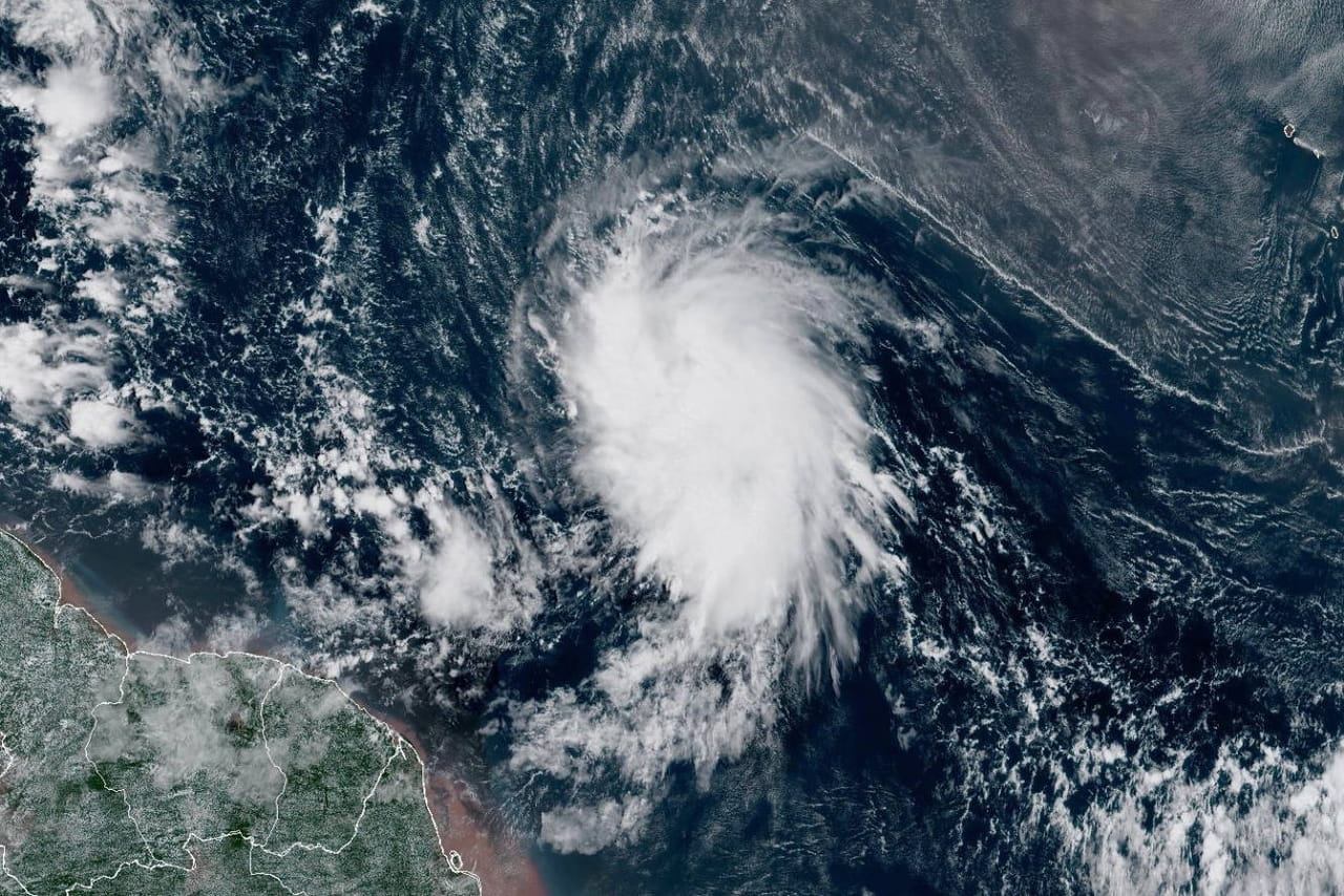 Tempête Jerry : un département en vigilance rouge, une cellule de crise ouverte