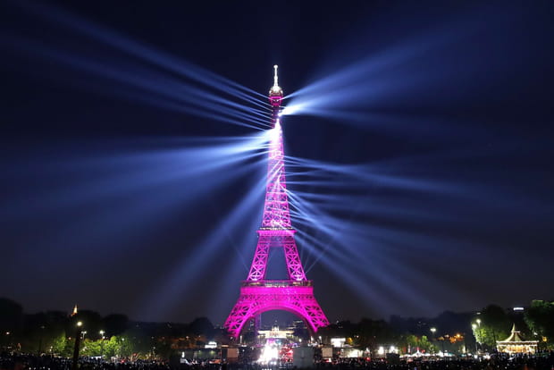 La tour Eiffel s'offre un show laser inédit pour ses 130 ans