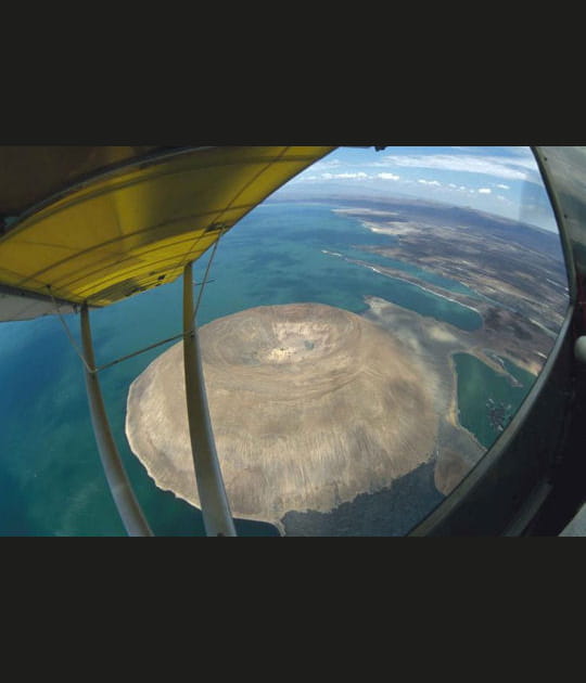 Les couleurs volcaniques du lac Turkuna