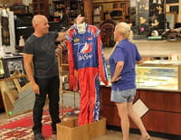 Auction Kings : Tenue anti-feu de «Ricky Bobby : roi du circuit», hydravion