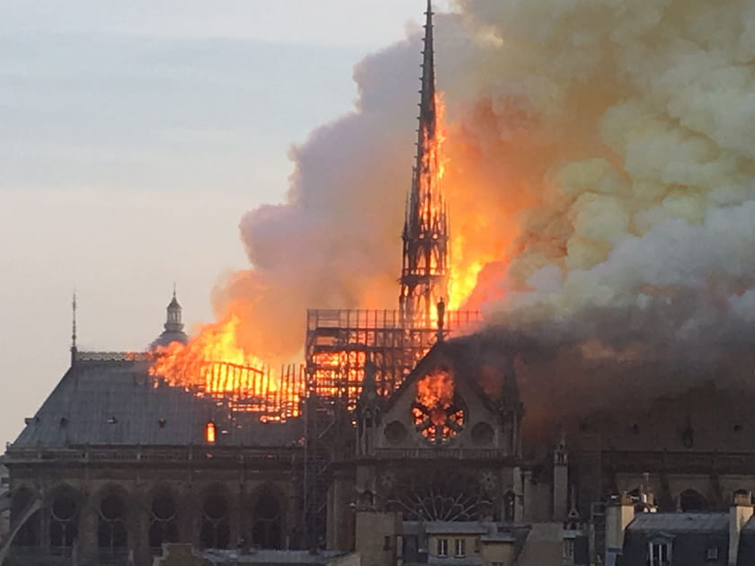 Les images de Notre-Dame de Paris en proie aux flammes