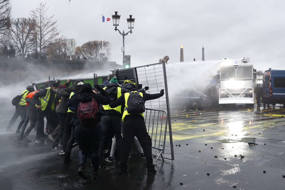 Gilets jaunes&nbsp;: les images choc &agrave; Paris
