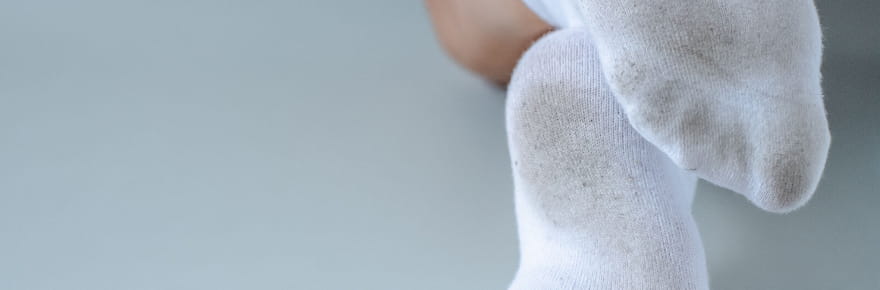 Les chaussettes redeviendront blanches&nbsp;gr&acirc;ce &agrave; ce rem&egrave;de bien plus efficace que le bicarbonate de soude