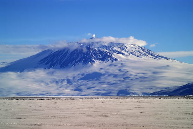 Le lac de lave du mont Erebus en Antarctique