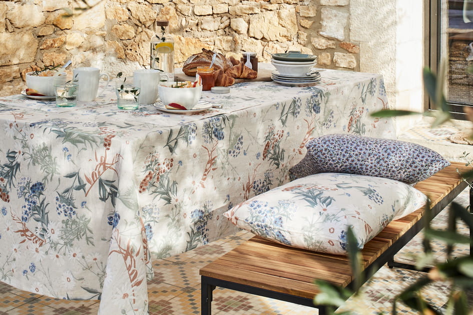 Faites le choix d'un motif floral pour votre nappe