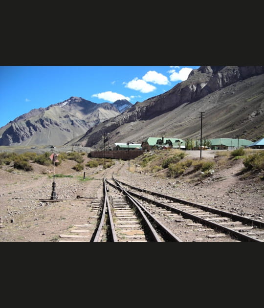 Un train dans la cordill&egrave;re des Andes