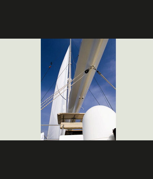 Toute voile dehors