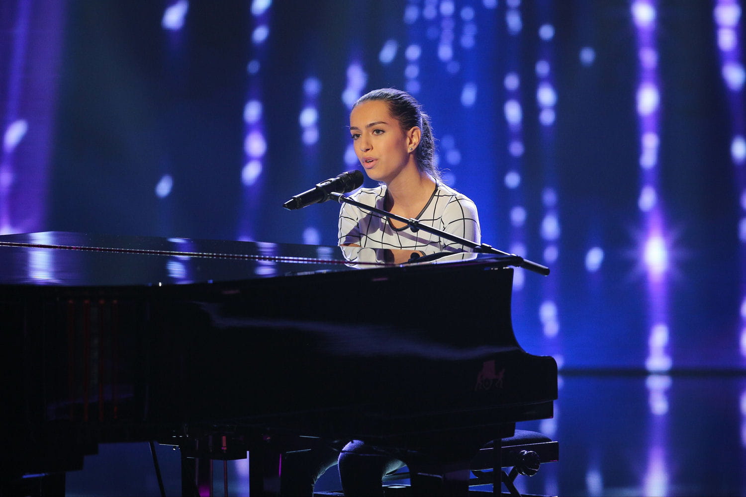 Derya The Voice : elle s’inspire de Christine & the Queens pour son entrée en scène