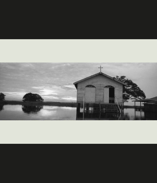 Eglise sous les eaux, Br&eacute;sil