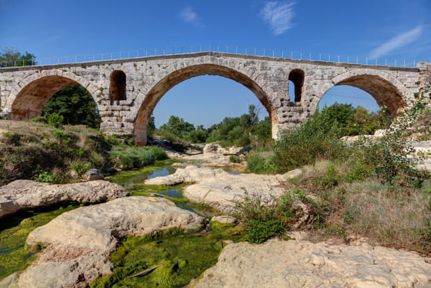Le Pont Julien, un héritage romain au cœur de la Provence