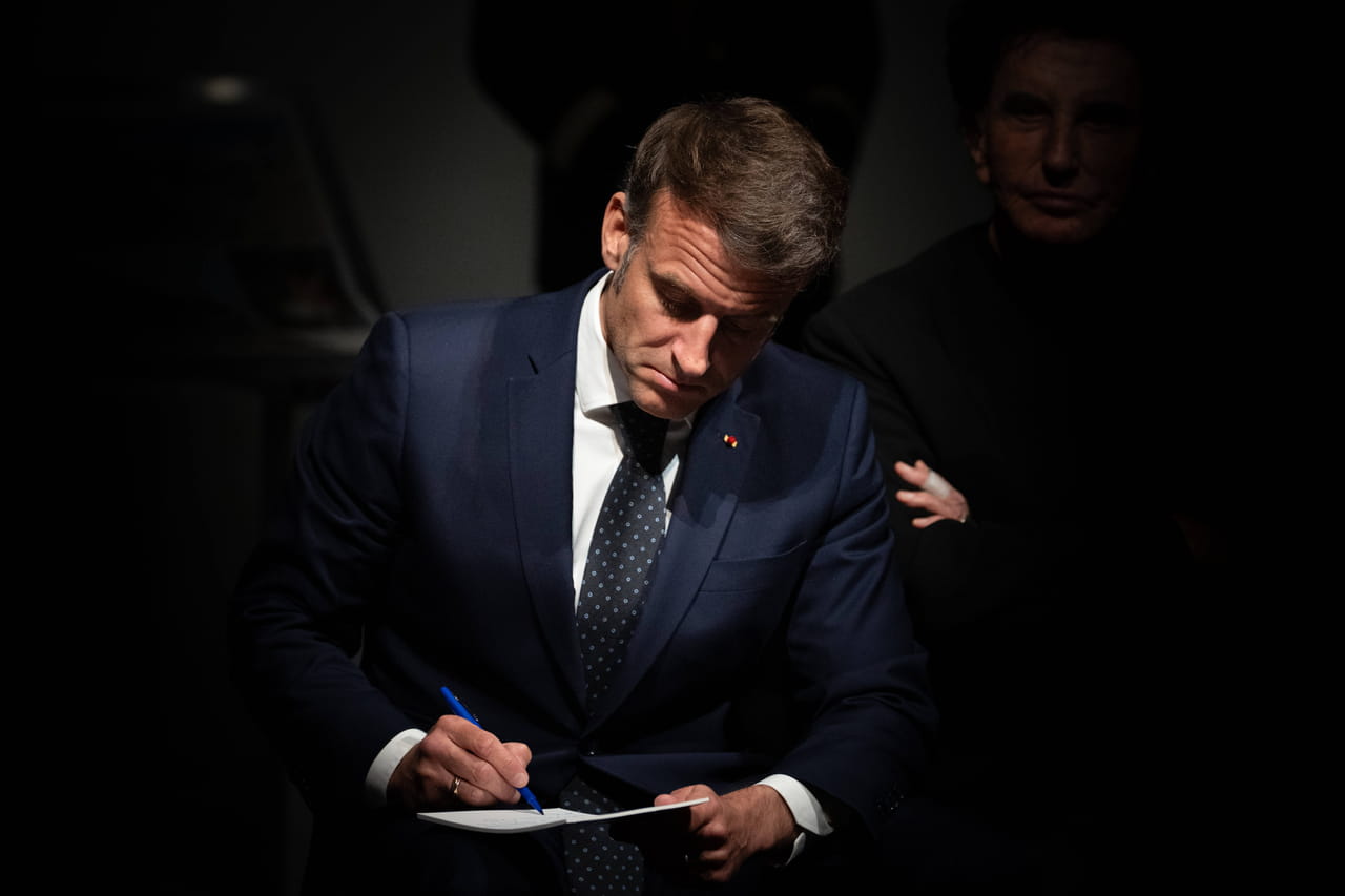 Une artiste tacle Macron et refuse qu'il utilise sa chanson, la réponse du chef de l'Etat