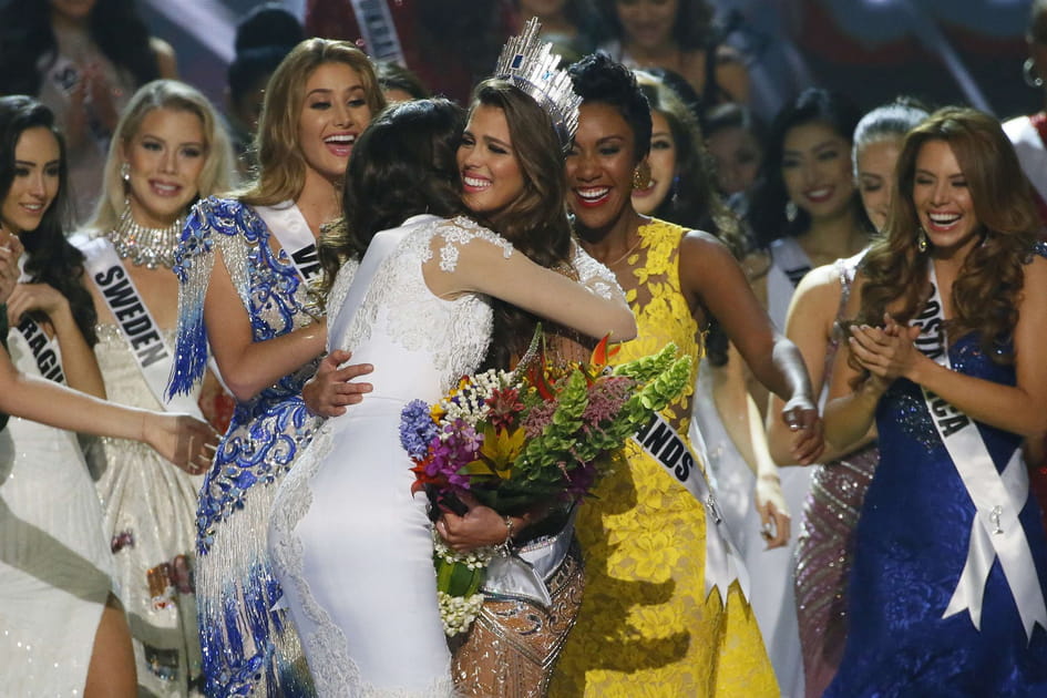 Iris Mittenaere plus heureuse que jamais