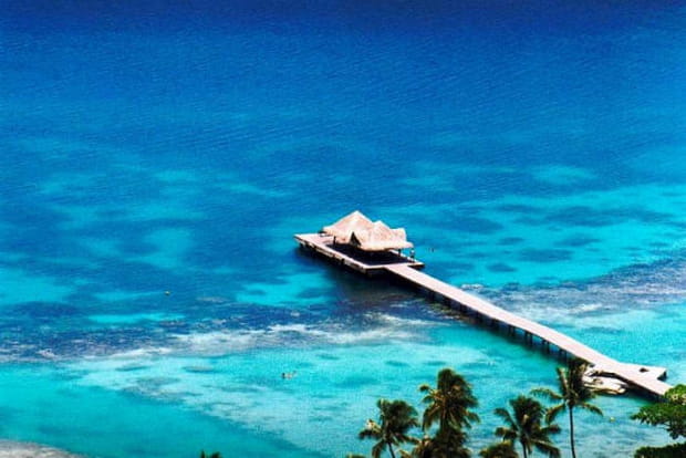 Ponton en eaux claires