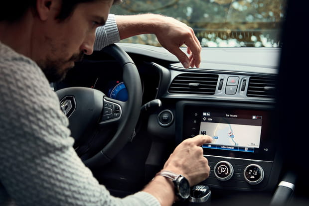 La tablette fonctionne avec le R-Link 2