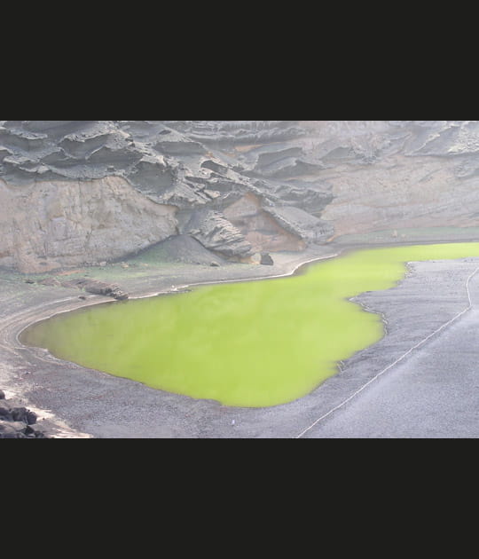 Un lac vert bien vert