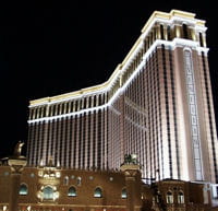 le plus grand hôtel du monde est the venetian de las vegas.