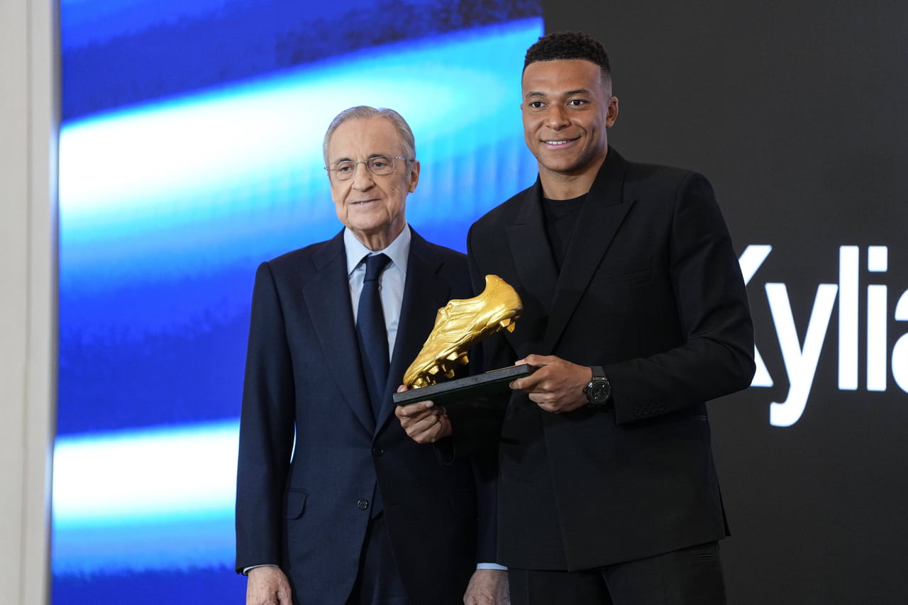 "Je suis fier d'avoir un joueur comme toi" : l'hommage de Florentino Perez à Mbappé