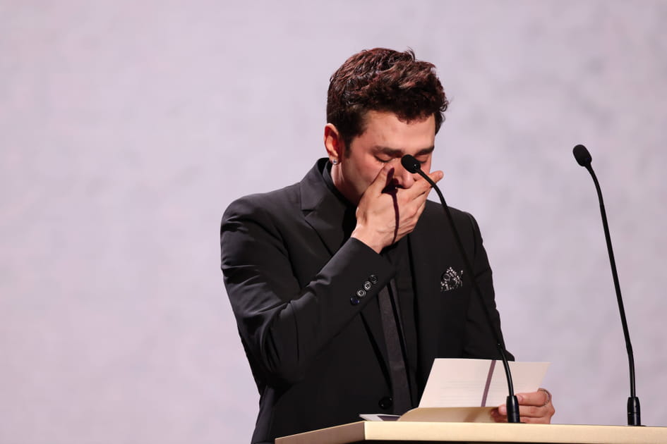 Xavier Dolan en larmes en rendant hommage &agrave; Gaspard Ulliel