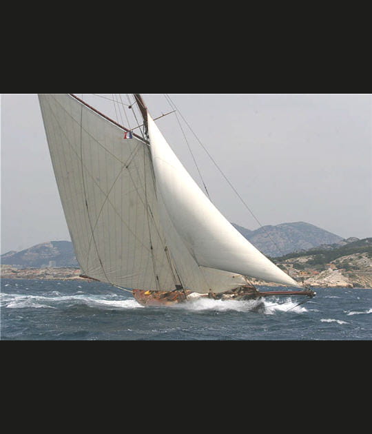 Les vieilles voiles en r&eacute;gate &agrave; Marseille
