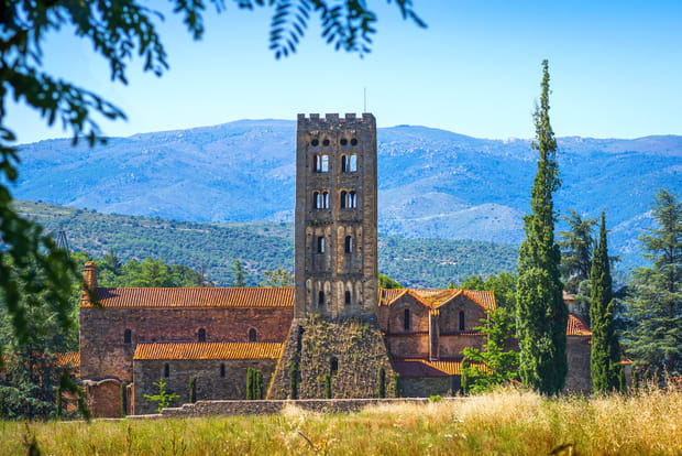 L'abbaye Saint-Michel de Cuxa, au pied du Canigou