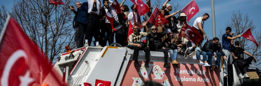 Turquie: l'opposition a mobilis&eacute; des centaines de milliers de manifestants