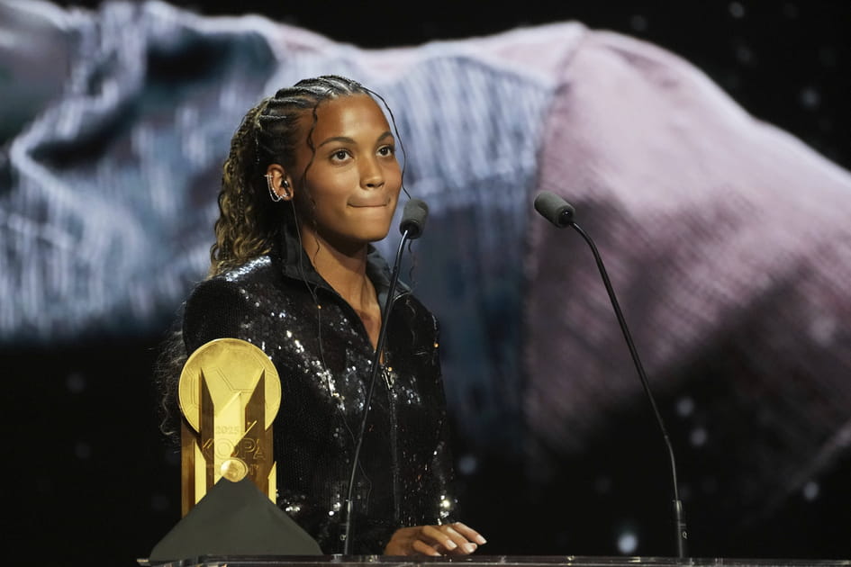 Vicky L&oacute;pez sacr&eacute;e pour le premier troph&eacute;e Kopa f&eacute;minin