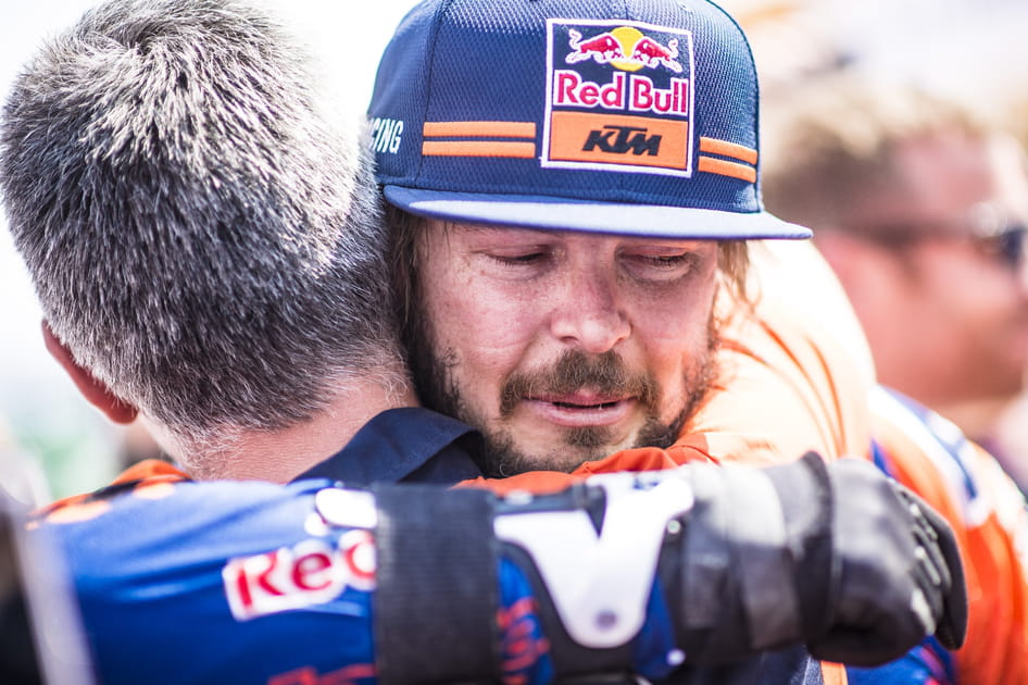 Toby Price remporte ce Dakar en &eacute;tant bless&eacute; au poignet