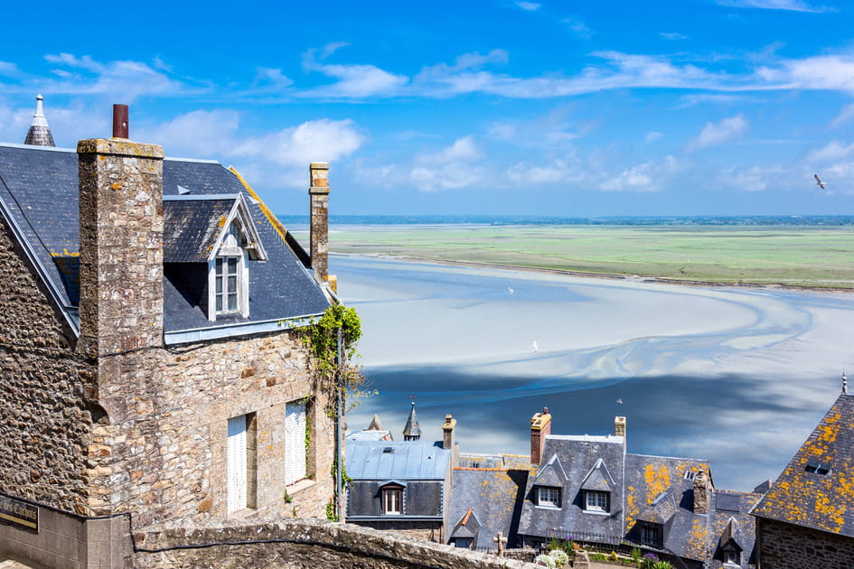 Mont-Saint-Michel, merveille du monde au c&oelig;ur d'une baie unique