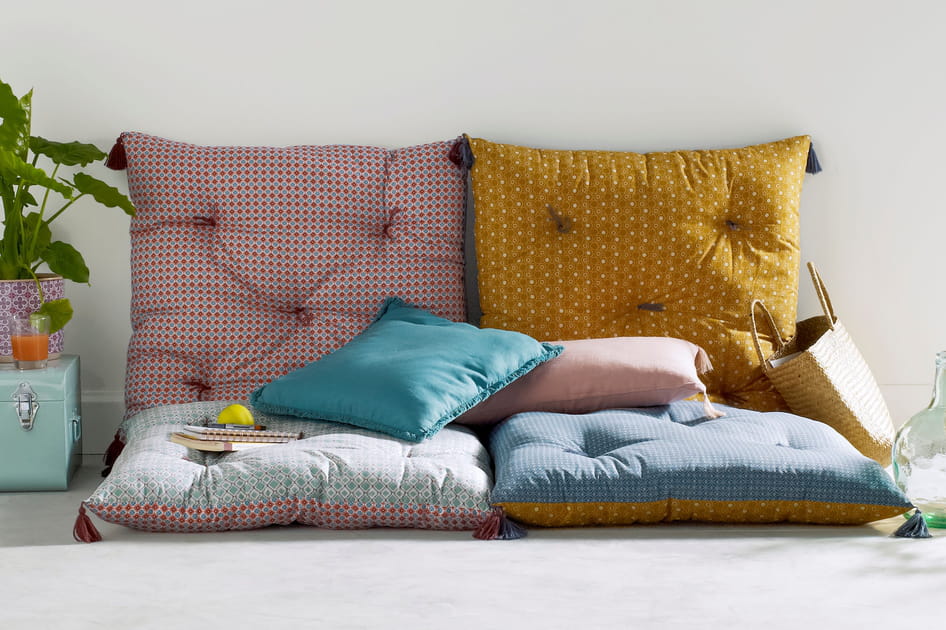 Une banquette en quatre coussins