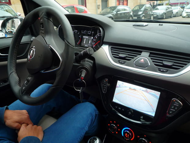 Elle se gare (presque) toute seule