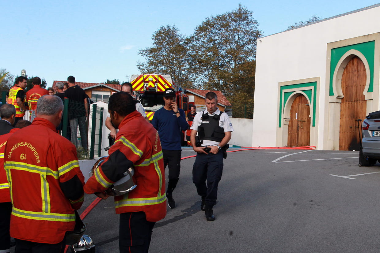 Des coups de feu devant la mosquée font deux blessés — Bayonne Des coups de feu devant la mosquée font deux blessés — Bayonne