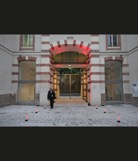 Entr&eacute;e c&ocirc;t&eacute; rue Curial