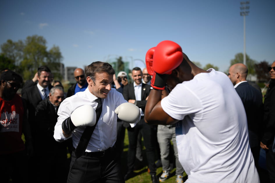 Macron en boxeur en Seine Saint-Denis