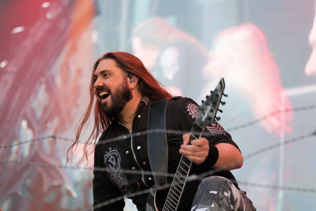 Chris Rörland derrière les barbelés