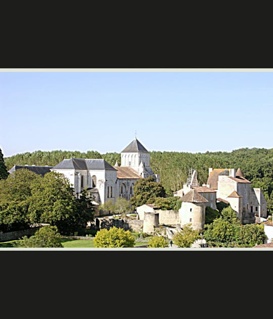 Abbaye de Nouaill&eacute;-Maupertuis