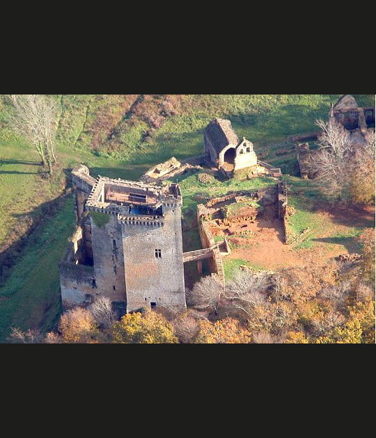 Donjon et chapelle de Commarque