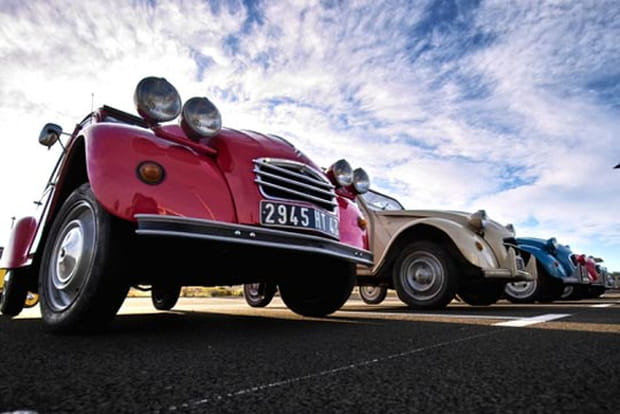 Sous les jupes des deudeuches