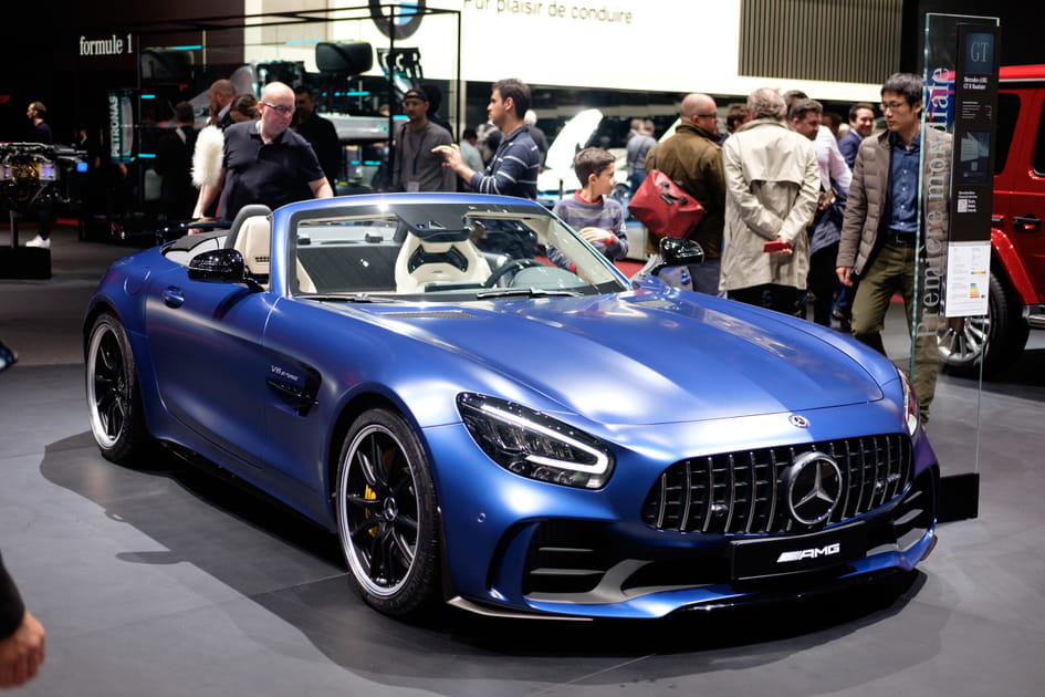 Une version Roadster d&eacute;voil&eacute;e par surprise pour l'AMG GT R