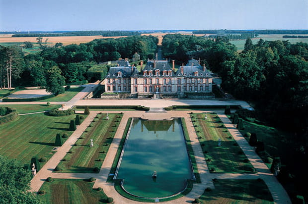 Le château de Breteuil, dans l'univers des contes de Perrault