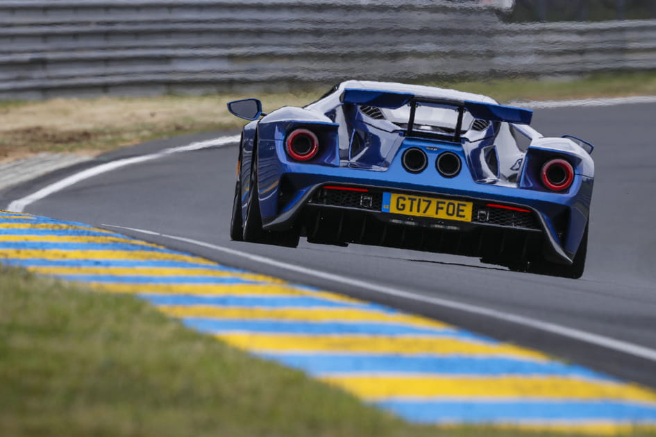La Ford GT dans les Esses de la For&ecirc;t