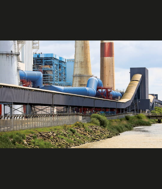 Une centrale thermique sur les bords de la Loire