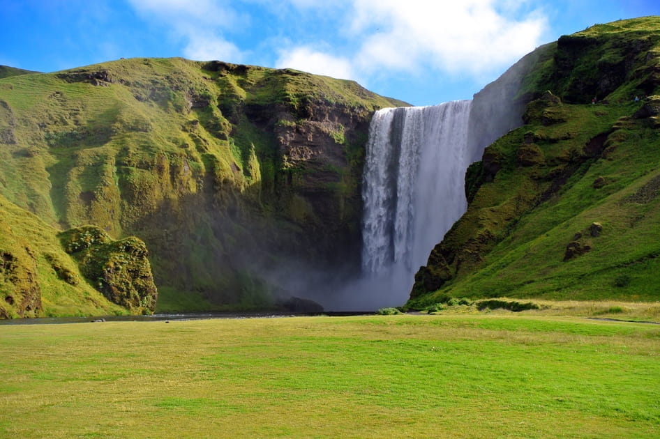 Skogafoss&nbsp;: une chute de 62&nbsp;m&egrave;tres